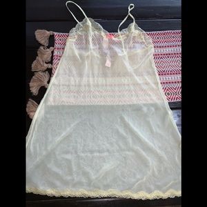 Victoria Secret yellow lace nightie large NWOT